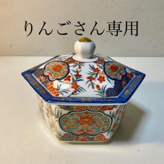 有田焼　弥左衛門　錦松梅の蓋物　幅14cm高さ13cm(食器)