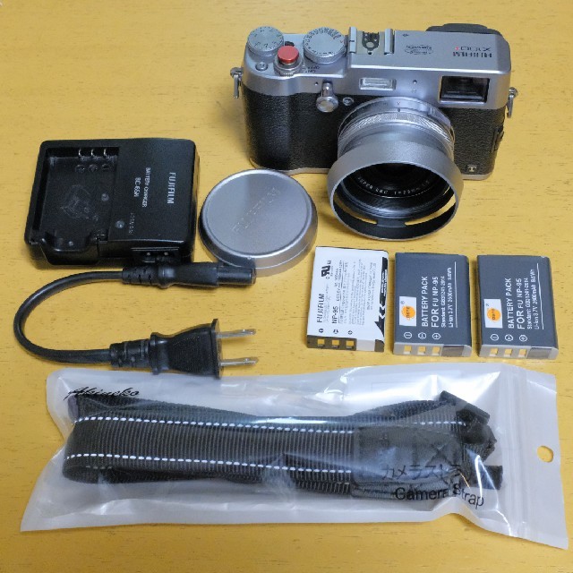 富士フイルム(フジフイルム)のFUJIFILM X100T 良品  フジフィルム スマホ/家電/カメラのカメラ(コンパクトデジタルカメラ)の商品写真