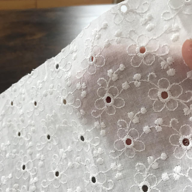 レース生地 コットン刺繍 綿100% ハンドメイドの素材/材料(生地/糸)の商品写真