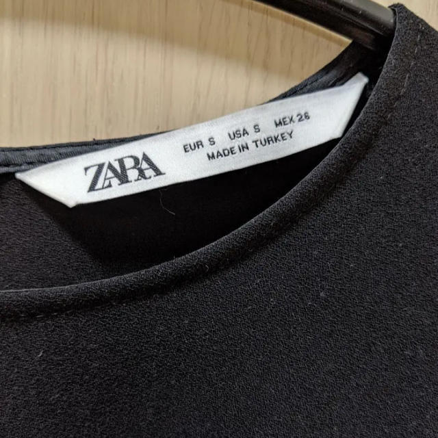 ZARA(ザラ)のザラ ZARA サイドプリーツトップス　S ブラック レディースのトップス(シャツ/ブラウス(半袖/袖なし))の商品写真