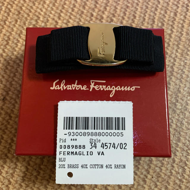 Salvatore Ferragamo(サルヴァトーレフェラガモ)のサルバトーレ フェラガモ   リボン型　バレッタ レディースのヘアアクセサリー(バレッタ/ヘアクリップ)の商品写真