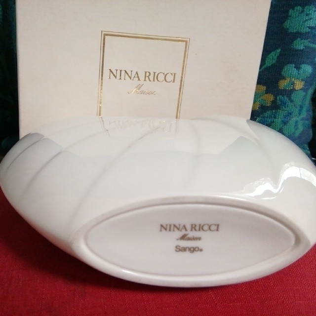 NINA RICCI(ニナリッチ)のけだま様専用　NINA  RICCI  花瓶 インテリア/住まい/日用品のインテリア小物(花瓶)の商品写真