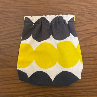 マリメッコ(marimekko)のmarimekko  ハンドメイド　バネ口ポーチ(ポーチ)