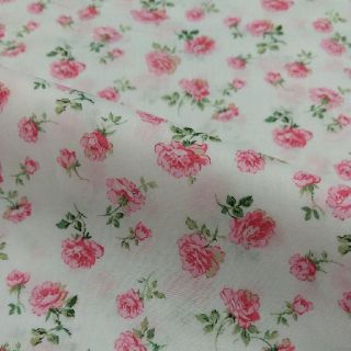 ローラアシュレイ(LAURA ASHLEY)のローラアシュレイ　綿ローン生地　セイディ（Red）(生地/糸)