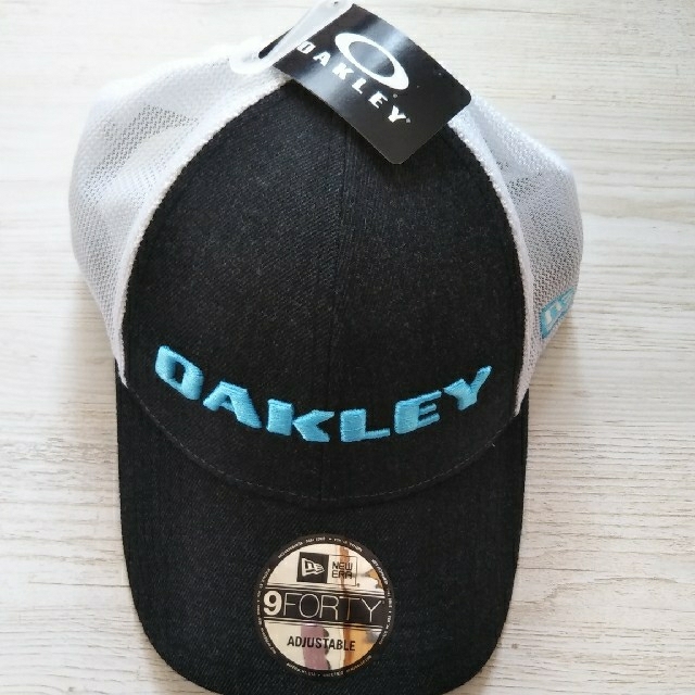 Oakley(オークリー)の【購入価格4,300円】新品　Oakley　メッシュキャップ メンズの帽子(キャップ)の商品写真