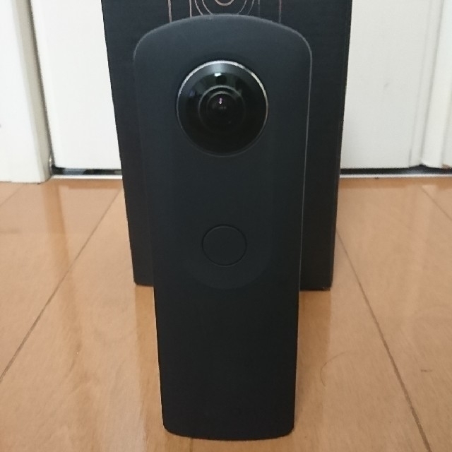 RICOH(リコー)のRICOH THETA S スマホ/家電/カメラのカメラ(コンパクトデジタルカメラ)の商品写真