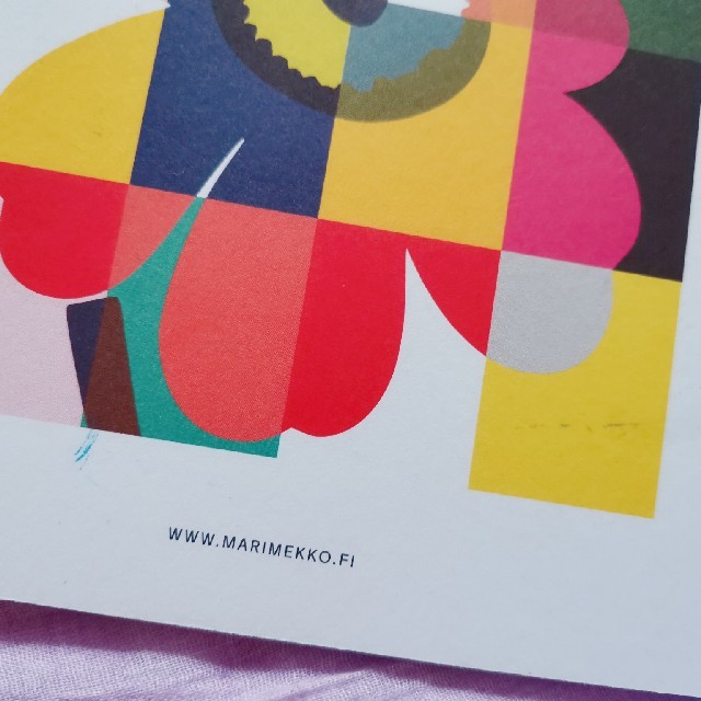 marimekko(マリメッコ)の❲美品❳marimekkoカタログ、フリーペーパー エンタメ/ホビーの雑誌(アート/エンタメ/ホビー)の商品写真