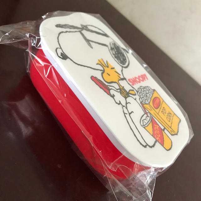 SNOOPY(スヌーピー)の新品　スヌーピー   弁当箱 インテリア/住まい/日用品のキッチン/食器(弁当用品)の商品写真