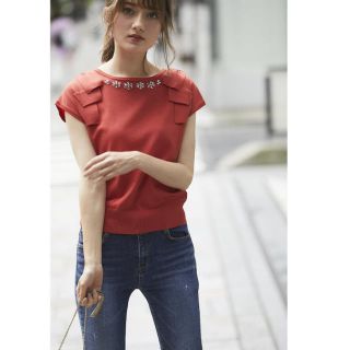 トッコ(tocco)のビジューネック肩リボンシャリ感ニットプルオーバー 【未使用】(カットソー(半袖/袖なし))