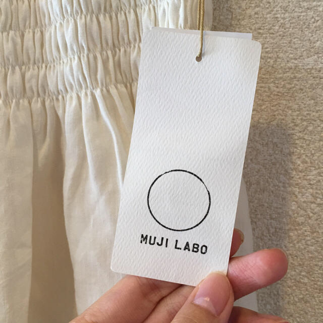 MUJI (無印良品)(ムジルシリョウヒン)の無印 シルクリネン シャーリングスカート レディースのスカート(ひざ丈スカート)の商品写真