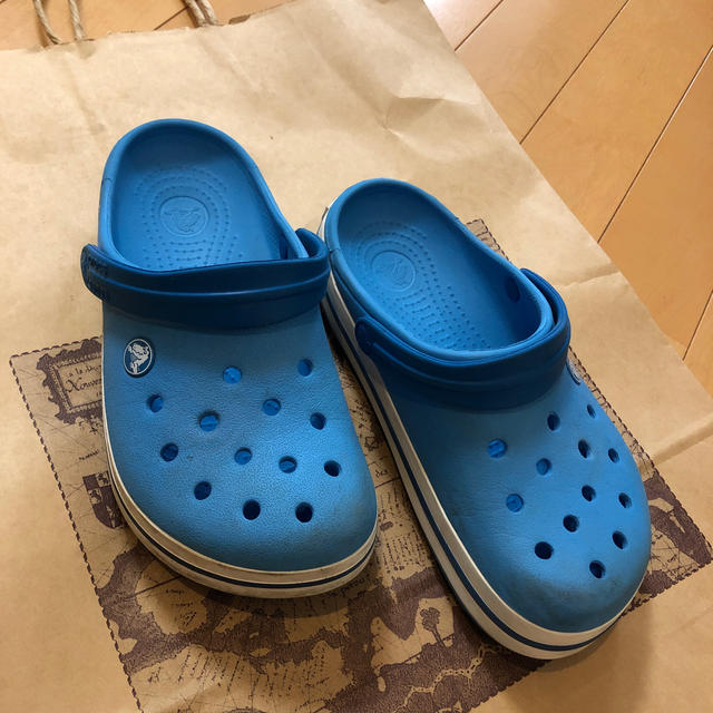 crocs(クロックス)のひまわり様 専用・クロックス　キッズサンダル キッズ/ベビー/マタニティのキッズ靴/シューズ(15cm~)(サンダル)の商品写真