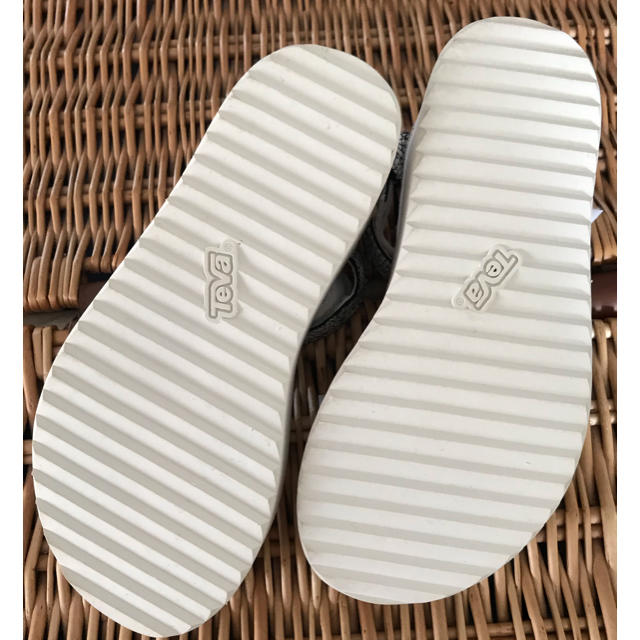 Teva(テバ)のTeva  サンダル　ホワイト 22cm レディースの靴/シューズ(サンダル)の商品写真