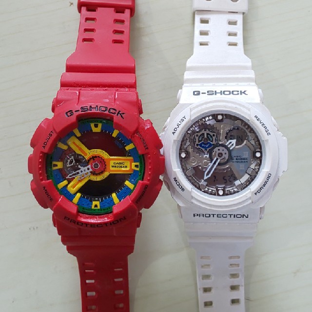 G-SHOCK(ジーショック)のG-SHOCK ジーショク カシオ 腕時計赤色 白色 2本セット メンズの時計(腕時計(デジタル))の商品写真
