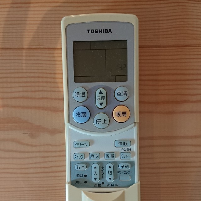 東芝(トウシバ)のTOSHIBAエアコンのリモコン スマホ/家電/カメラの冷暖房/空調(エアコン)の商品写真