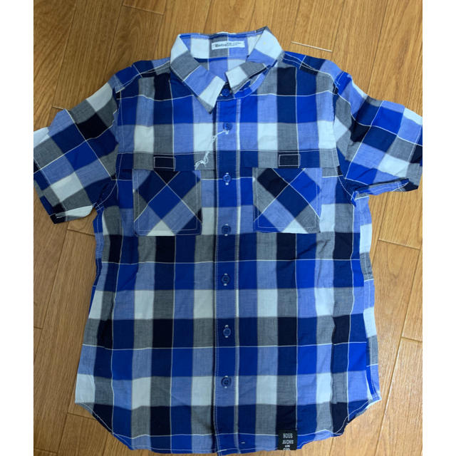 BeBe(ベベ)の新品未使用　BeBeの半袖シャツ　140センチ キッズ/ベビー/マタニティのキッズ服男の子用(90cm~)(Tシャツ/カットソー)の商品写真