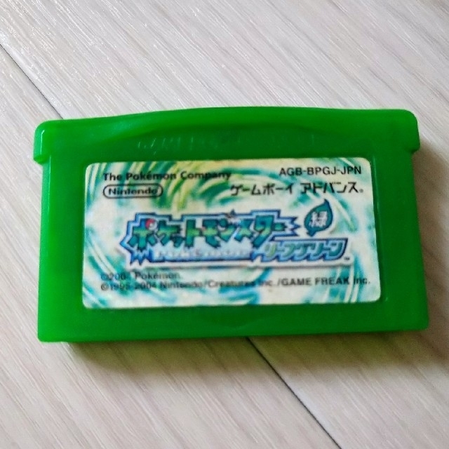 ポケモン(ポケモン)の【hiyyu512様専用】【GBA】ポケットモンスター　リーフグリーンソフトのみ エンタメ/ホビーのゲームソフト/ゲーム機本体(携帯用ゲームソフト)の商品写真