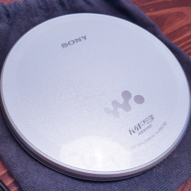 SONY(ソニー)の極美品 Sony CDウォークマン D-NE730 未使用保管 付属品多数 スマホ/家電/カメラのオーディオ機器(ポータブルプレーヤー)の商品写真