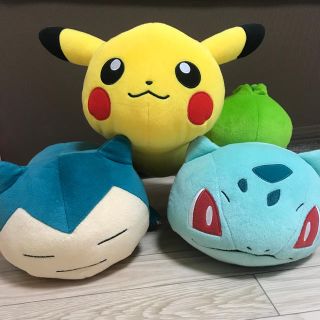 ポケットモンスター　ころりんフレンズ　カビゴン　ピカチュー　フシギダネ(ぬいぐるみ)