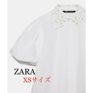 ザラ(ZARA)の【新品】ザラ　ZARA パールディテール付きクロシェ編みポプリンブラウス　(シャツ/ブラウス(半袖/袖なし))