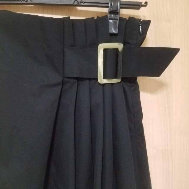 ZARA(ザラ)のZARA　スカート　プリーツ　黒　ブラック レディースのスカート(ひざ丈スカート)の商品写真