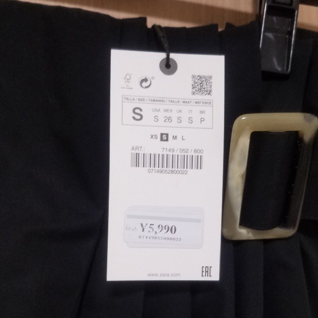 ZARA(ザラ)のZARA　スカート　プリーツ　黒　ブラック レディースのスカート(ひざ丈スカート)の商品写真