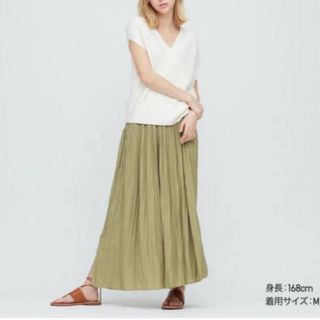 ユニクロ(UNIQLO)のワッシャーサテンスカートパンツ　グリーン　S(カジュアルパンツ)