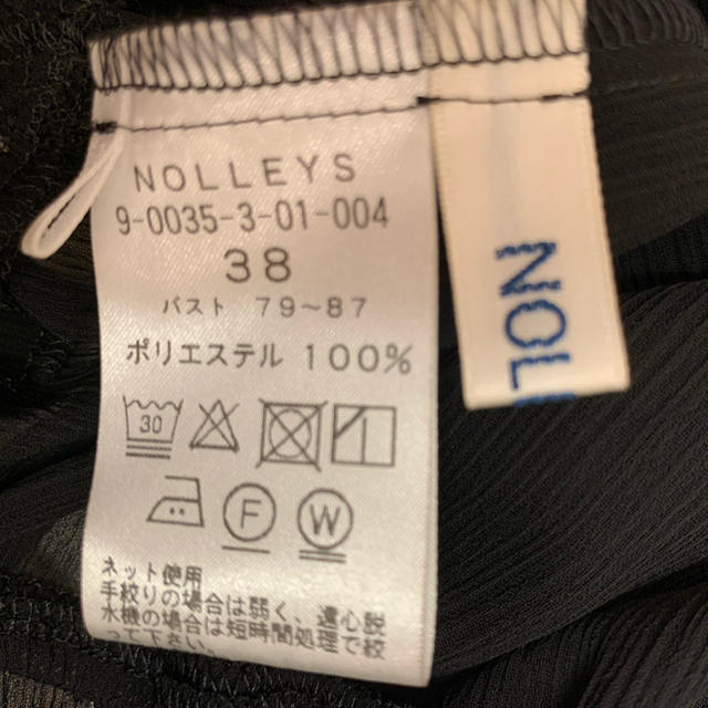 NOLLEY'S(ノーリーズ)のノーリーズ　ブラック楊柳シャーリングブラウス レディースのトップス(シャツ/ブラウス(長袖/七分))の商品写真