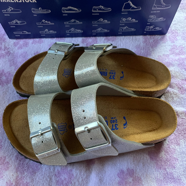 BIRKENSTOCK(ビルケンシュトック)の【新品】ビルケンシュトック　アリゾナ　シルバーラメ レディースの靴/シューズ(サンダル)の商品写真