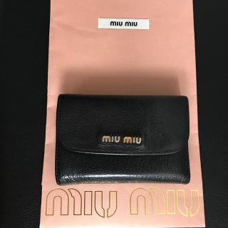 ミュウミュウ(miumiu)のミュウミュウ 折りたたみ財布 黒(財布)