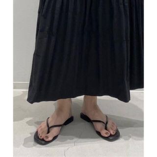 アパルトモンドゥーズィエムクラス(L'Appartement DEUXIEME CLASSE)の 【FLATTERED/フラッタード】TLVA Flat Sandal ブラック(サンダル)