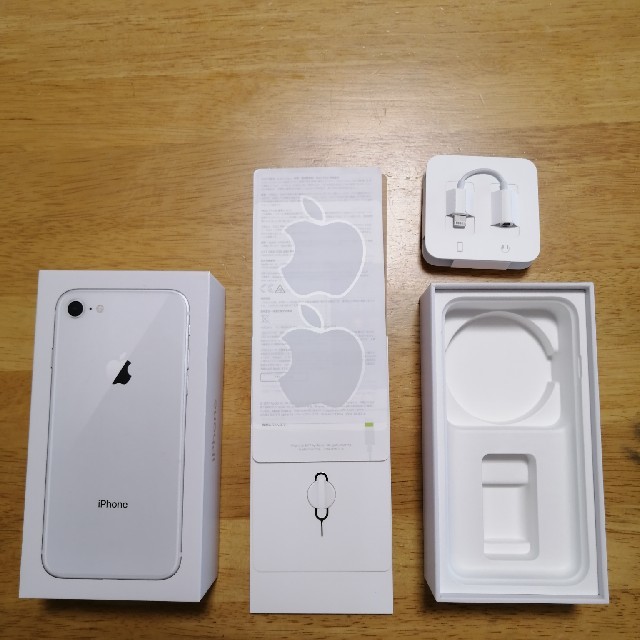 iPhone8 256GB シルバー　au購入　SIMロック解除済み