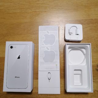 アイフォーン(iPhone)のiPhone8 256GB シルバー　au購入　SIMロック解除済み(スマートフォン本体)