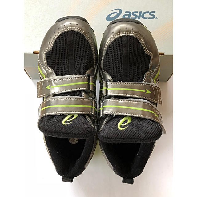 asics(アシックス)のキッズシューズ キッズ/ベビー/マタニティのキッズ靴/シューズ(15cm~)(スニーカー)の商品写真