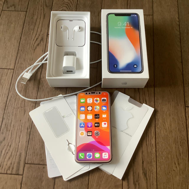 Apple(アップル)のiphoneX simフリー 64g スマホ/家電/カメラのスマートフォン/携帯電話(スマートフォン本体)の商品写真