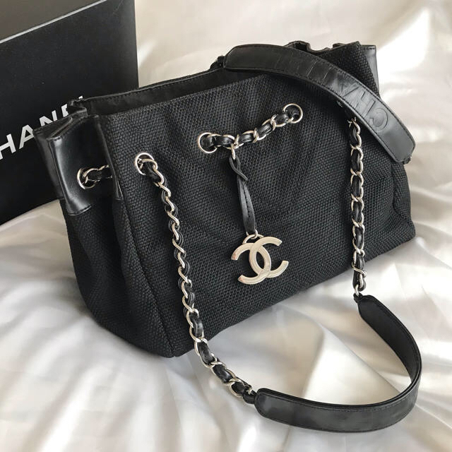 CHANEL(シャネル)のVIVI様専用です♡シャネル CHANEL キャンバス レザー　トートバッグ レディースのバッグ(ショルダーバッグ)の商品写真