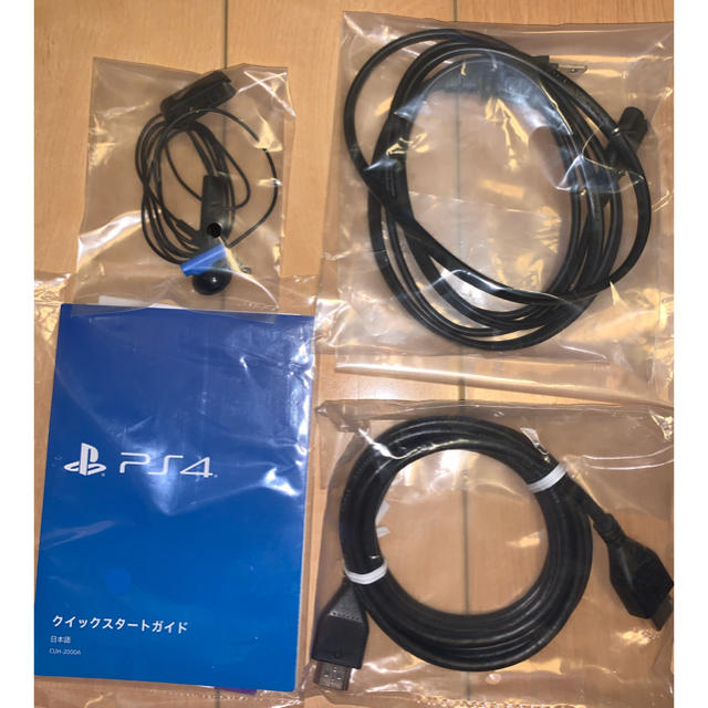 PlayStation4(プレイステーション4)のPS4 Jet Black 500GB (本体型番CUH-2000A) エンタメ/ホビーのゲームソフト/ゲーム機本体(家庭用ゲーム機本体)の商品写真