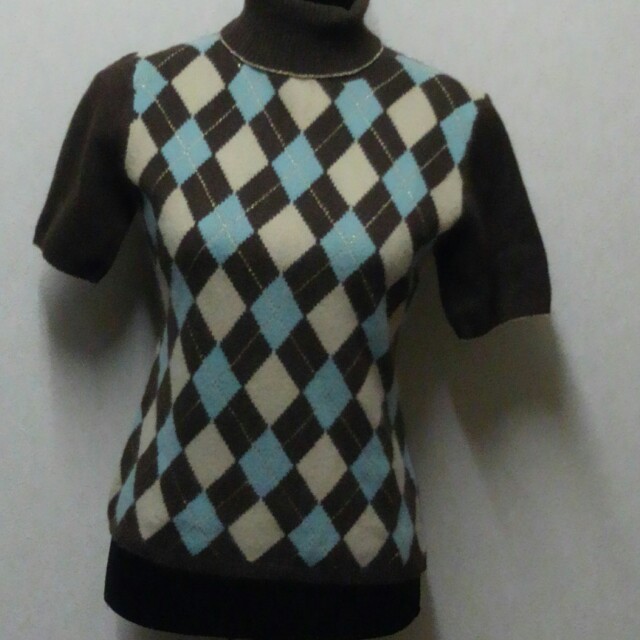 a.v.v(アーヴェヴェ)のa.v.vの半袖タートルネック レディースのトップス(ニット/セーター)の商品写真