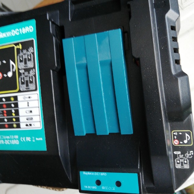 Makita(マキタ)の新品未使用マキタ2ロ急速充電器14,4〰️18V スマホ/家電/カメラのスマホ/家電/カメラ その他(その他)の商品写真