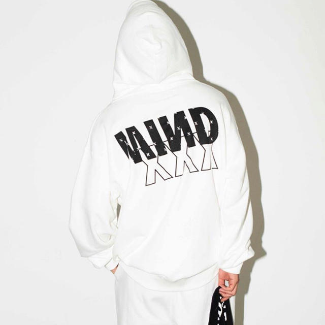 SEA(シー)のWDS × XXX (monogram) HOODIE﻿ (XXX-04)  M メンズのトップス(パーカー)の商品写真