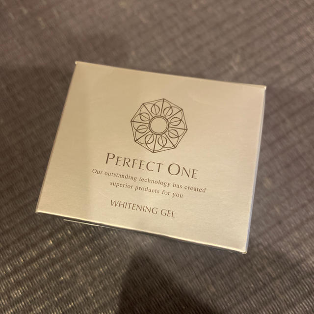 PERFECT ONE(パーフェクトワン)のパーフェクトワン 薬用 ホワイトニング ジェル コスメ/美容のスキンケア/基礎化粧品(オールインワン化粧品)の商品写真
