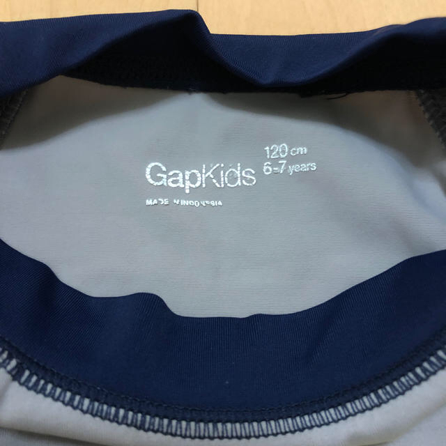 GAP Kids(ギャップキッズ)のgapkids ラッシュガード 半袖 120cm キッズ/ベビー/マタニティのキッズ服男の子用(90cm~)(水着)の商品写真