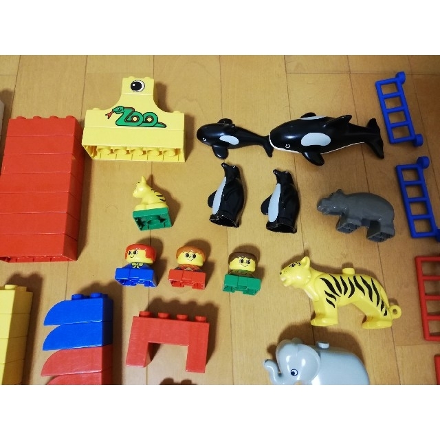 Lego(レゴ)の値下げ！レゴ デュプロ たのしいしいどうぶつえん　2356 キッズ/ベビー/マタニティのおもちゃ(積み木/ブロック)の商品写真