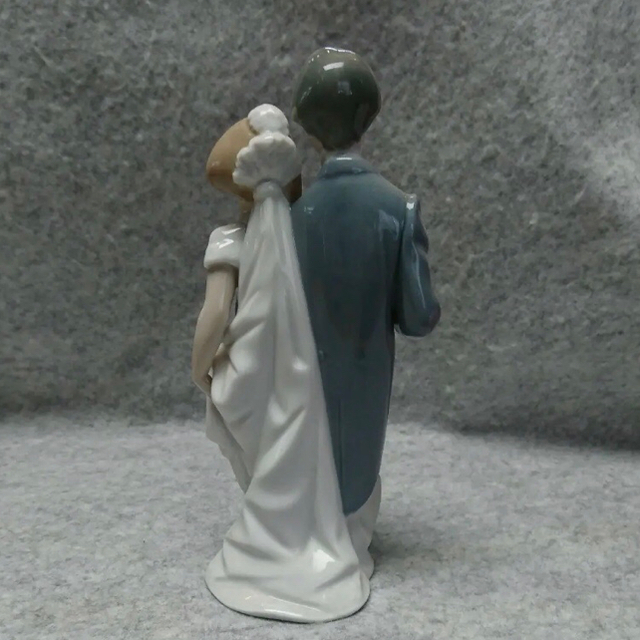 希少品◇美品 リヤドロ(リアドロ) Lladro 男性 女性 祝福の鐘の音 希少品◇美品 リヤドロ(リアドロ) Lladro 男性 女性 祝福の鐘の音