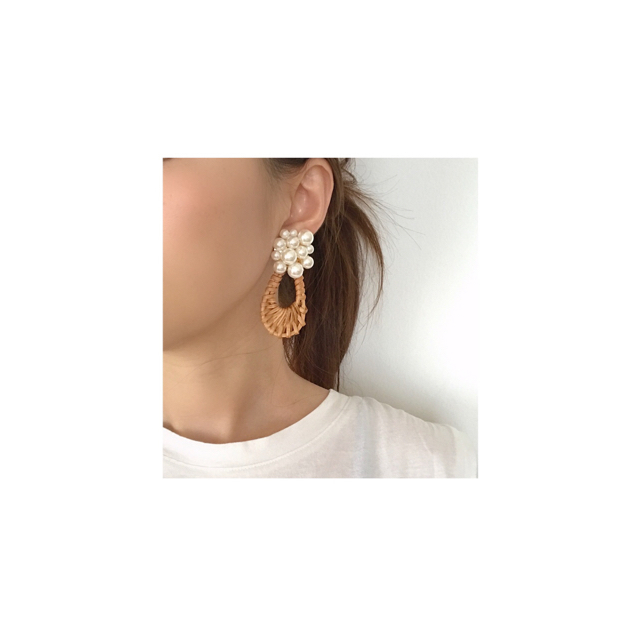 Ray BEAMS(レイビームス)のPerl charm×brown drop rattan pierce ハンドメイドのアクセサリー(ピアス)の商品写真