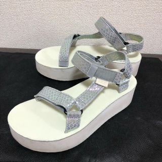 テバ(Teva)のteva デバ厚底サンダル　24㎝(サンダル)