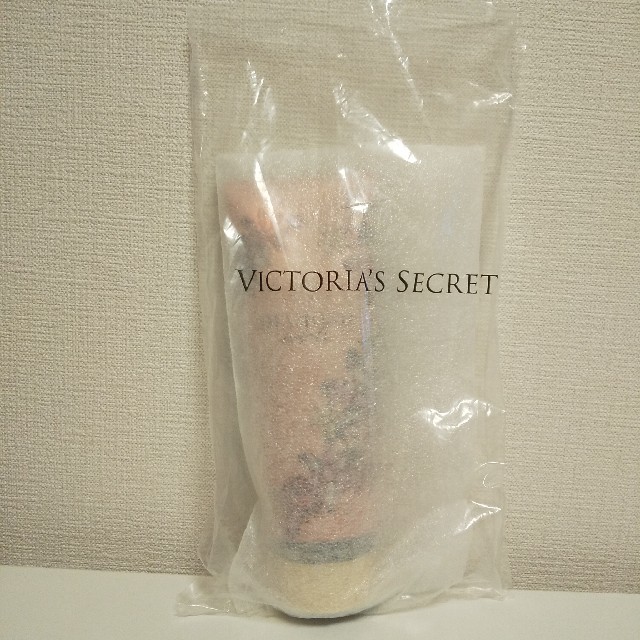 Victoria's Secret(ヴィクトリアズシークレット)の【新品】VICTORIA'S SECRET 限定フレグランスローション セット コスメ/美容のボディケア(ボディクリーム)の商品写真