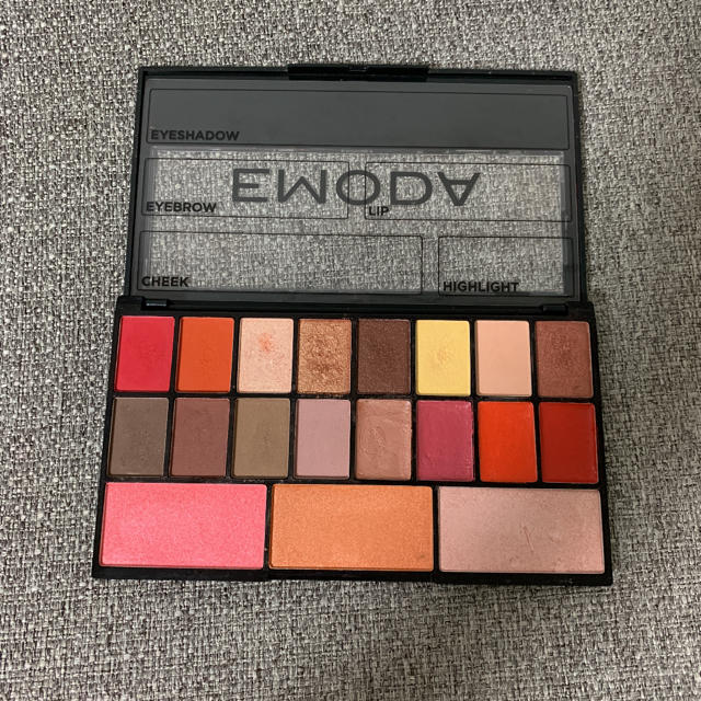 EMODA(エモダ)のEMODA メイクパレット コスメ/美容のキット/セット(コフレ/メイクアップセット)の商品写真