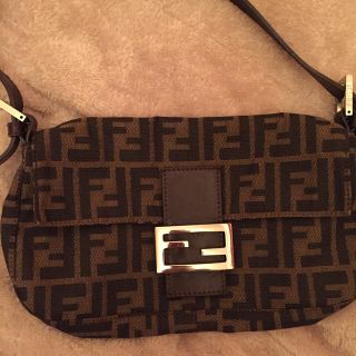 フェンディ(FENDI)のFENDI 正規品 ズッカ(ショルダーバッグ)