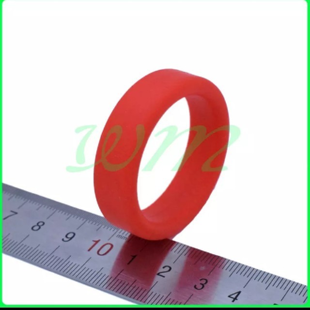 【週末まで特価】シリコン製リング(赤) メンズのアクセサリー(リング(指輪))の商品写真