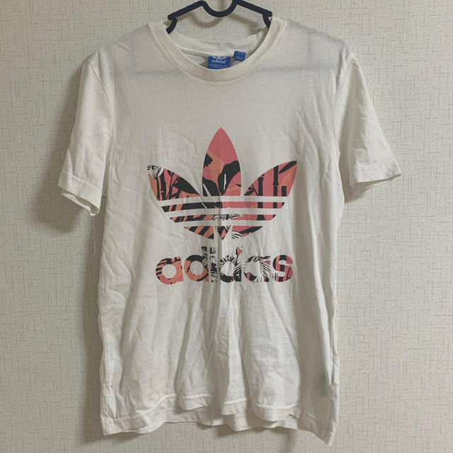 adidas(アディダス)のadidas アディダス Tシャツ トップス 白Tシャツ レディースのトップス(Tシャツ(半袖/袖なし))の商品写真